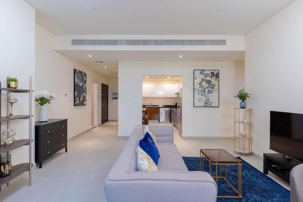 Modern L Sleeps 4 L 2 Baths Dubai