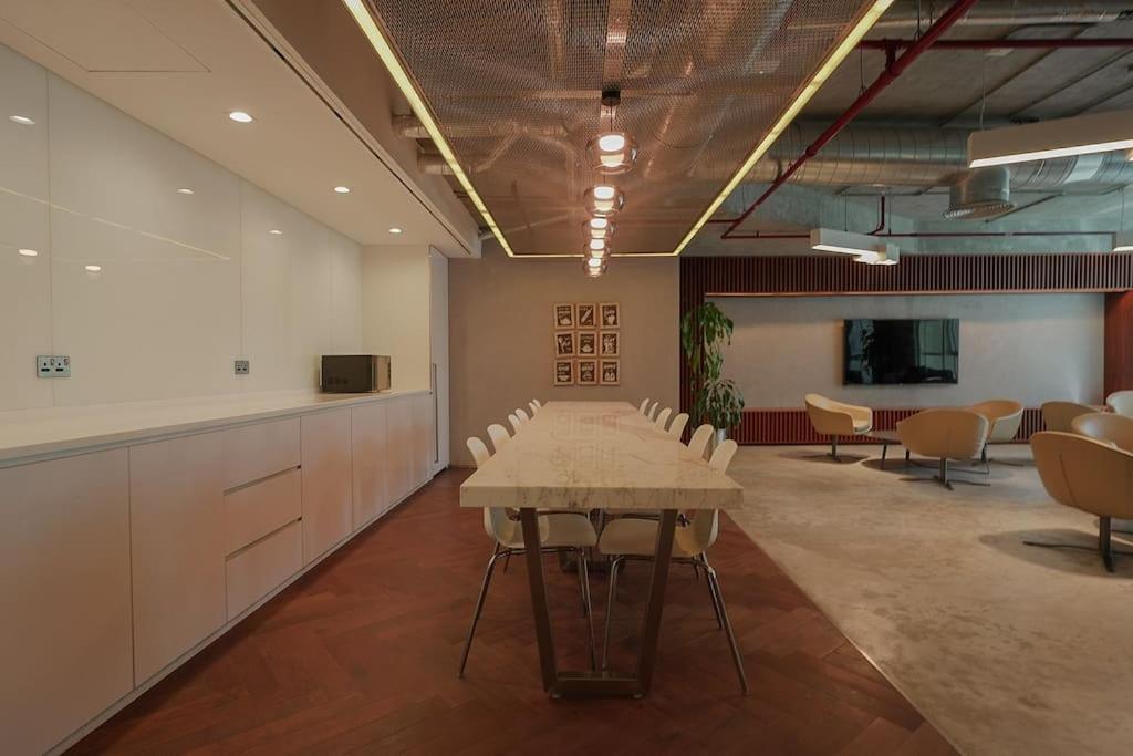 Lejlighed Modern L Sleeps 4 L 2 Baths Dubai