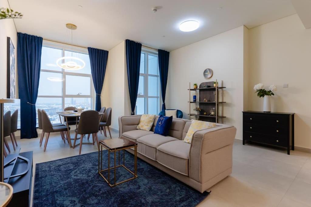 Modern L Sleeps 4 L 2 Baths Dubai
