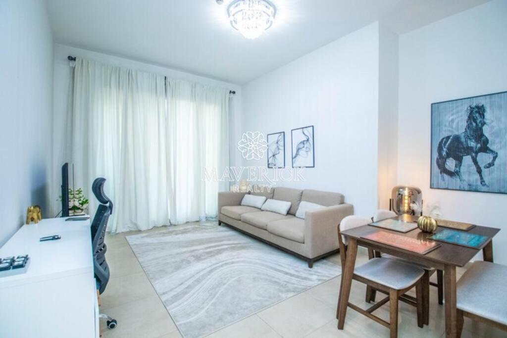 1 Bedroom Spacious Canal View In Marina Apartamento