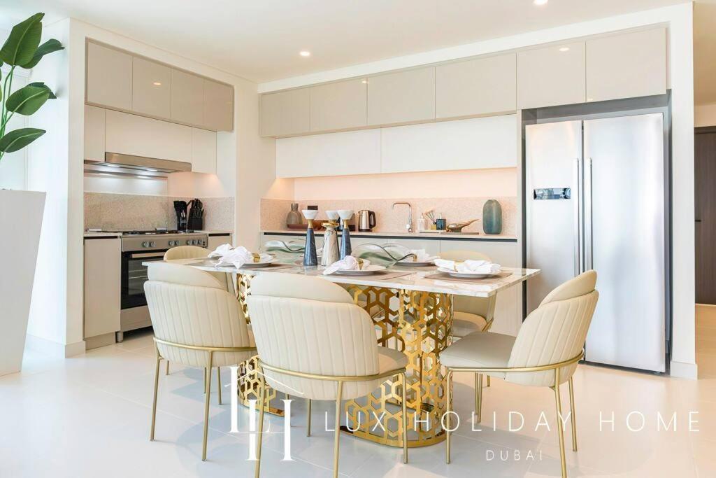 Lux The Marina Vista Beachfront 3