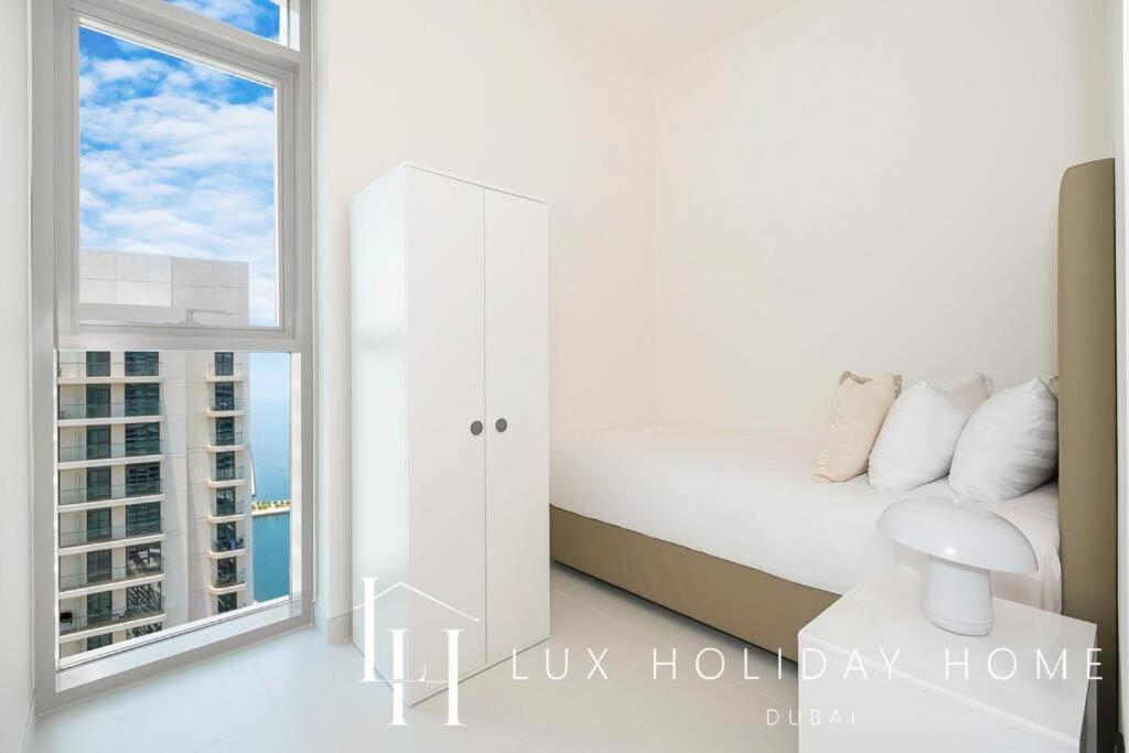 Lux The Marina Vista Beachfront 3