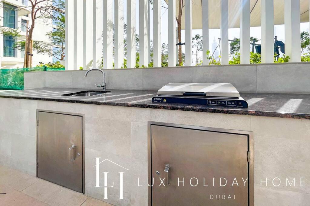 Lux The Marina Vista Beachfront 3 * Dubaï