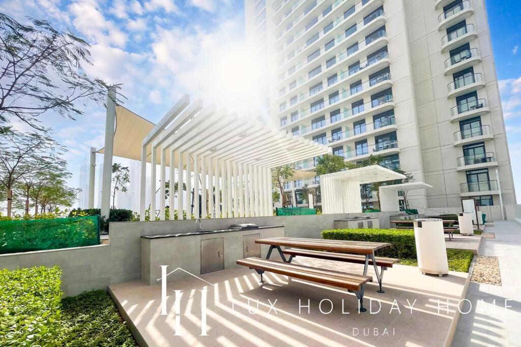 Lux The Marina Vista Beachfront 3