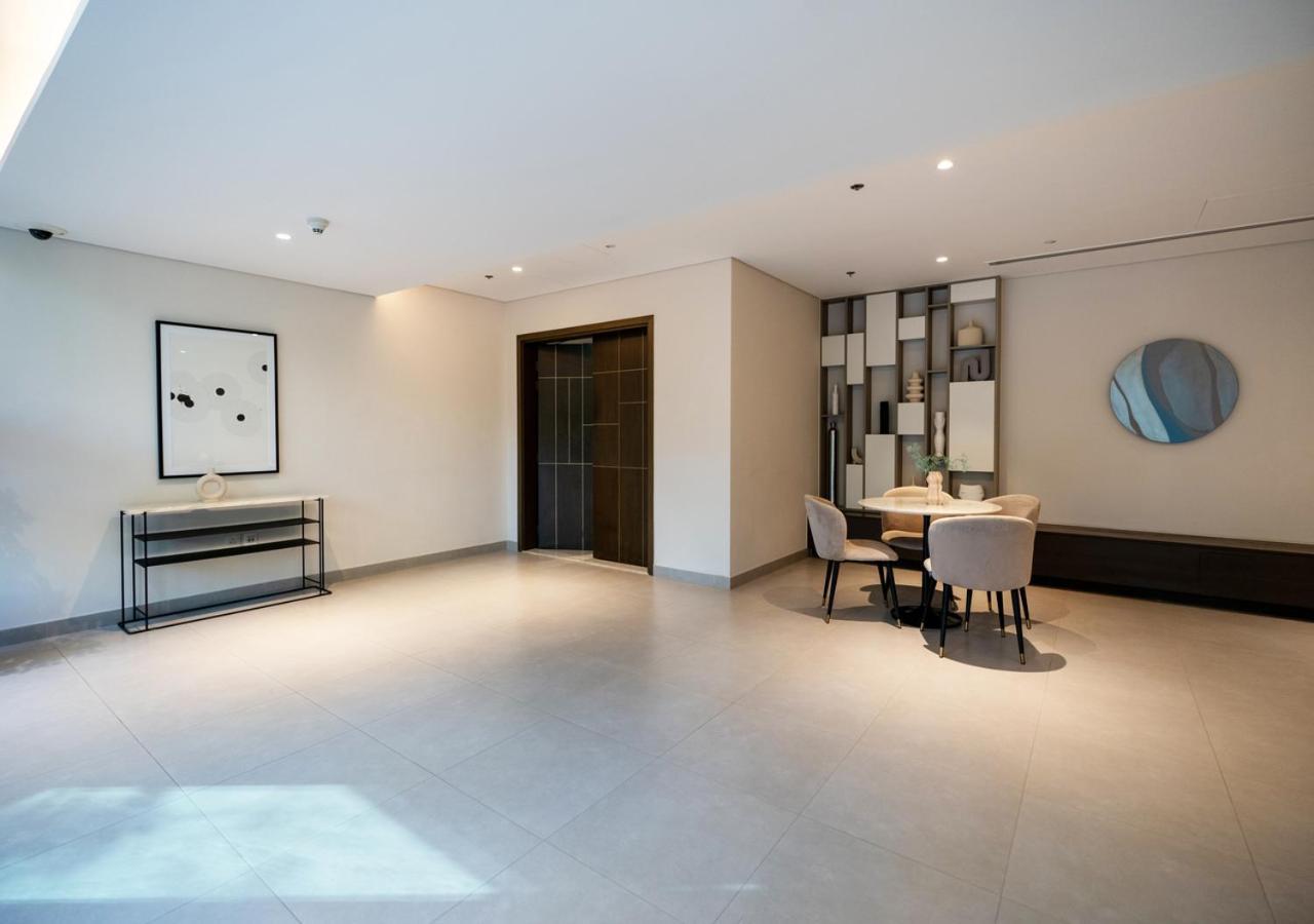 Savis Home- Vibrant Neighborhood With Creek View *