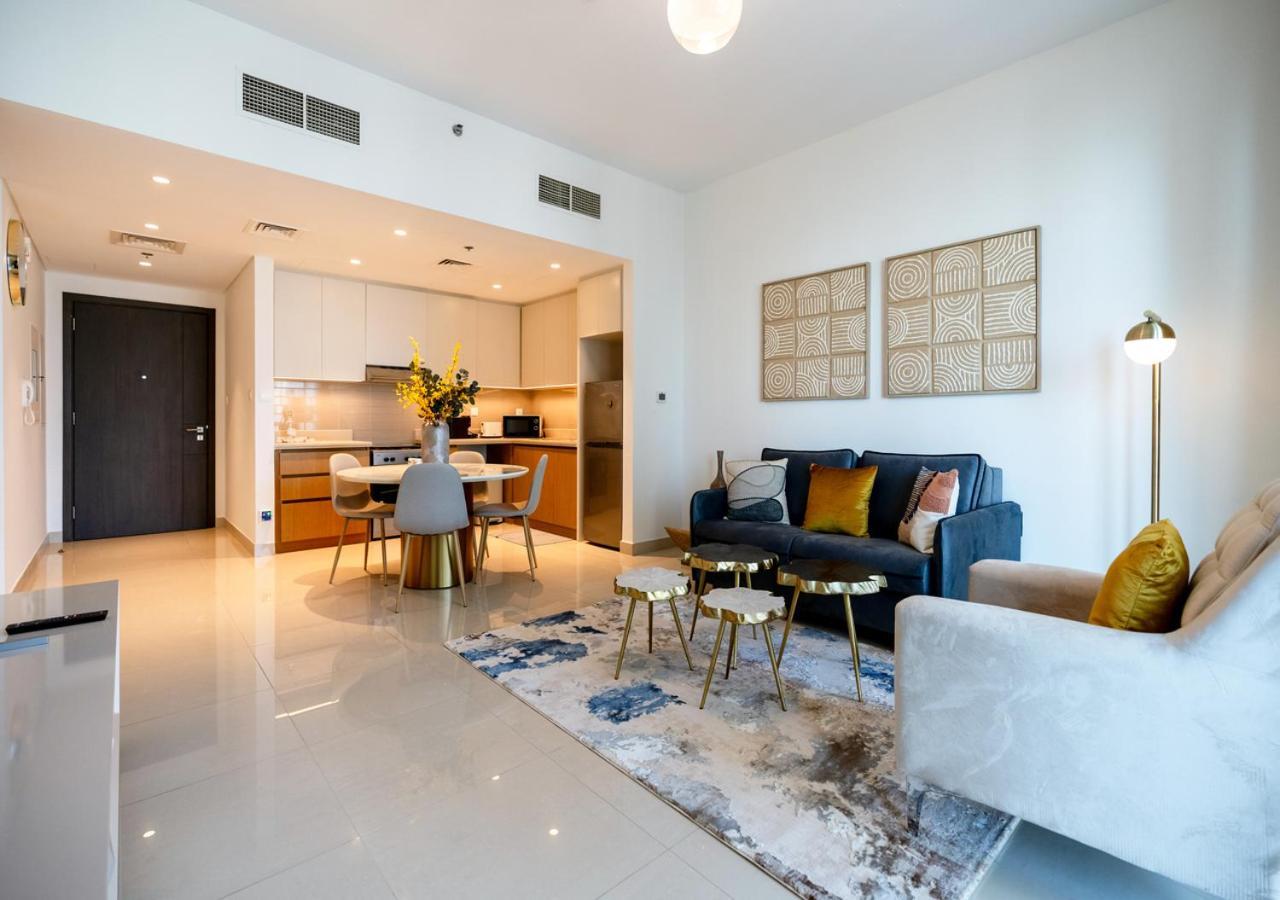 Savis Home- Vibrant Neighborhood With Creek View *