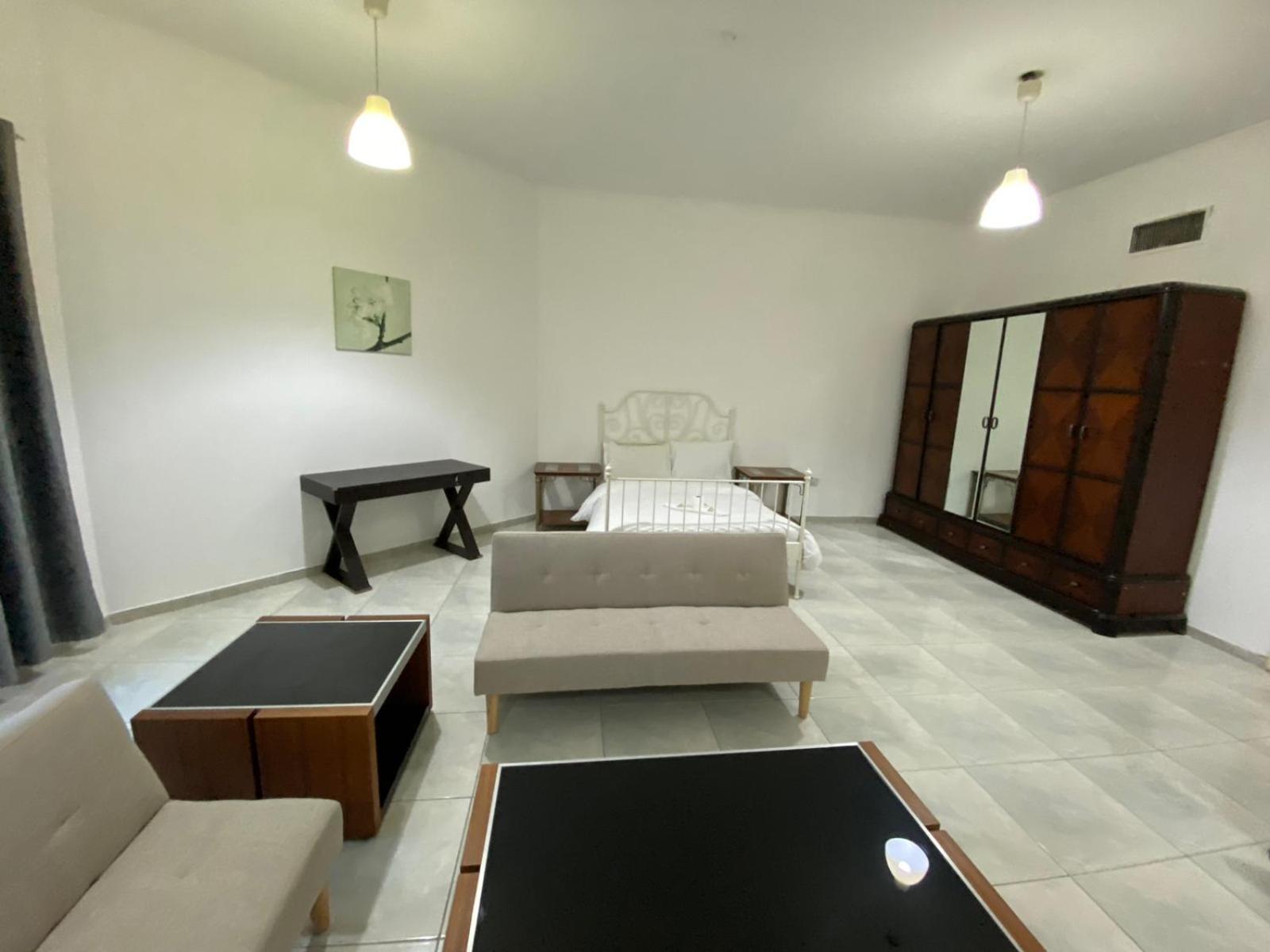 Comfortable Private In Compound Housing Pensión Dubái