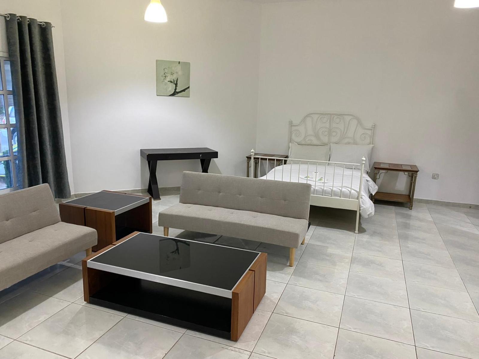 Pensión Comfortable Private In Compound Housing Dubái