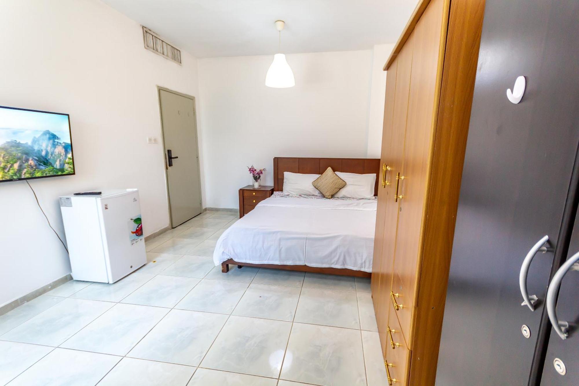 Pensión Comfortable Private In Compound Housing *