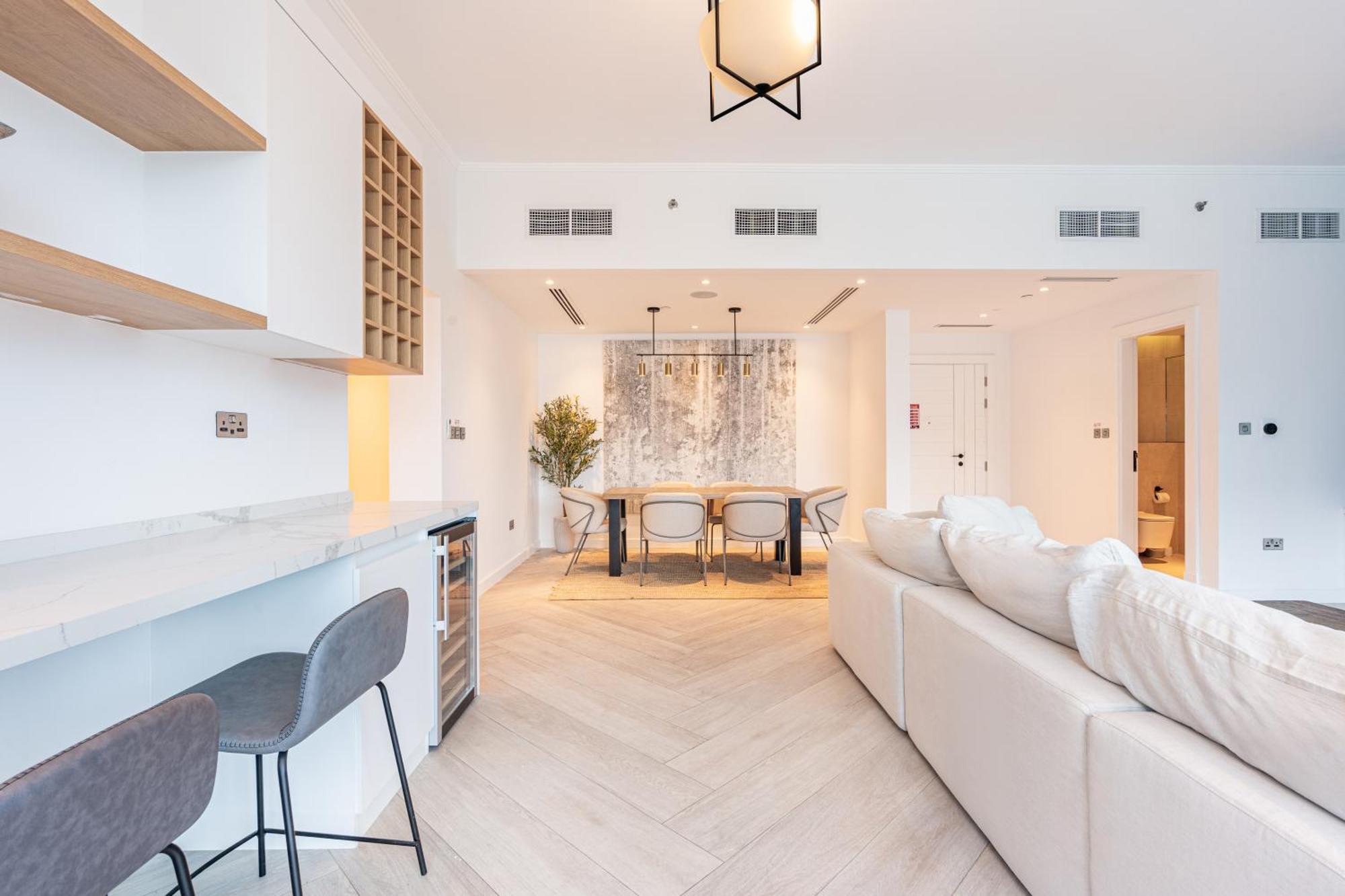 Apartment Gorgeous With Full Marina & Skyline View *