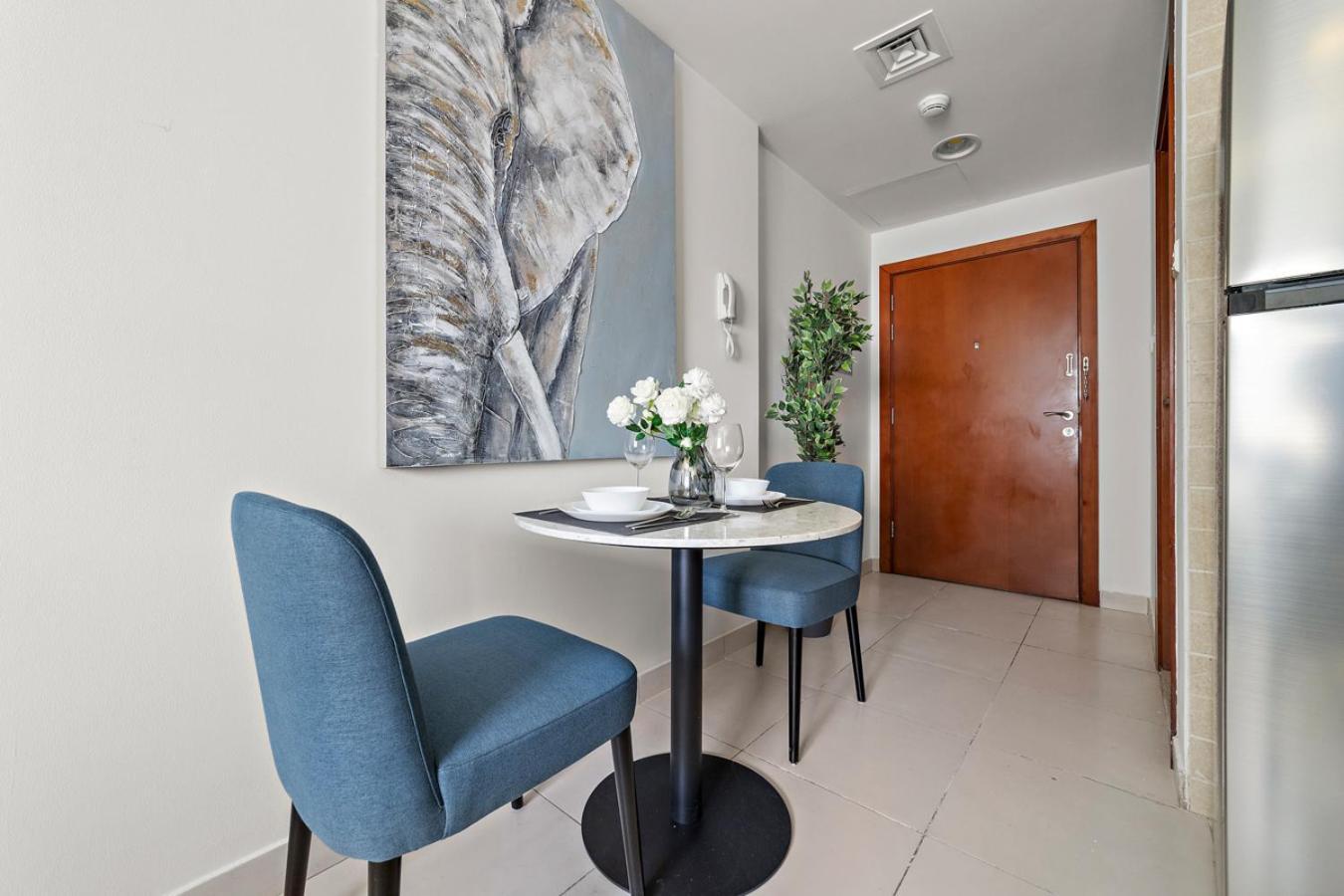Stonetree - Newly Furnished - Near Metro