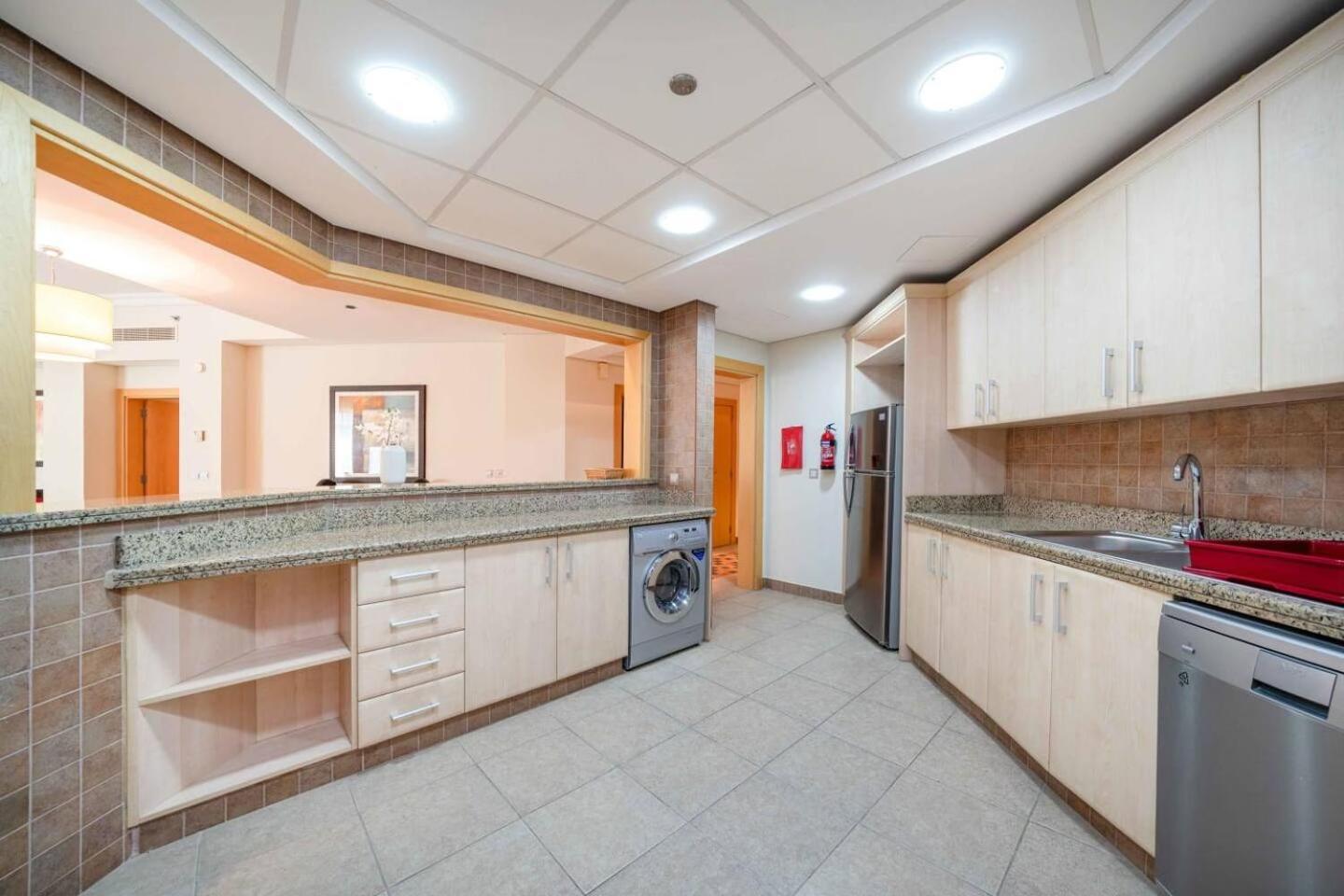 Spacious 3 Bedroom Palm Appartement
