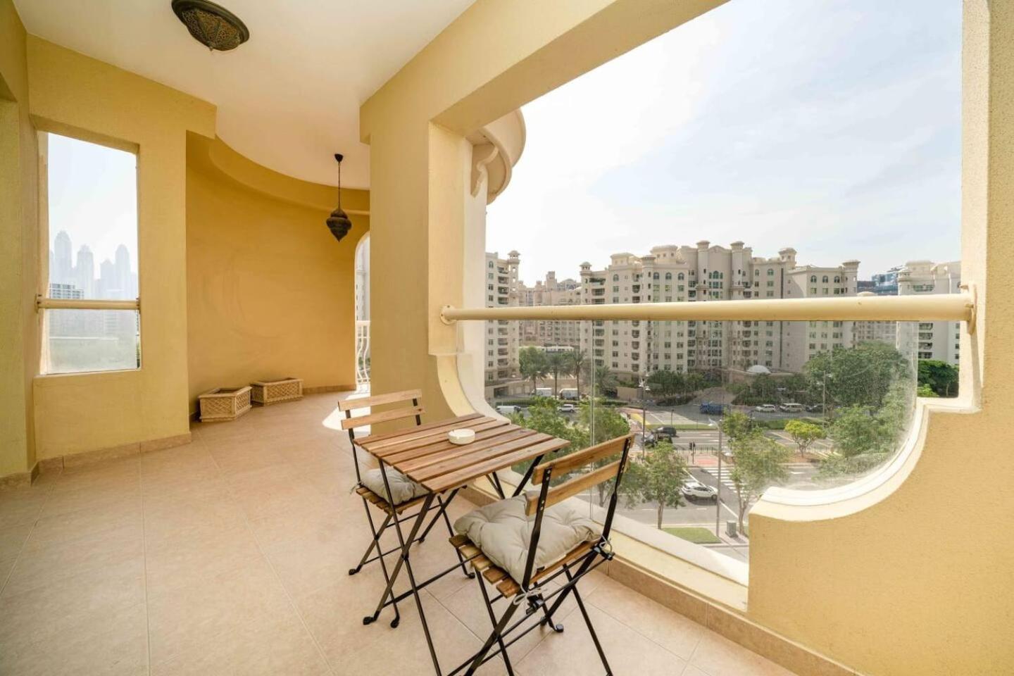 Spacious 3 Bedroom Palm Appartement