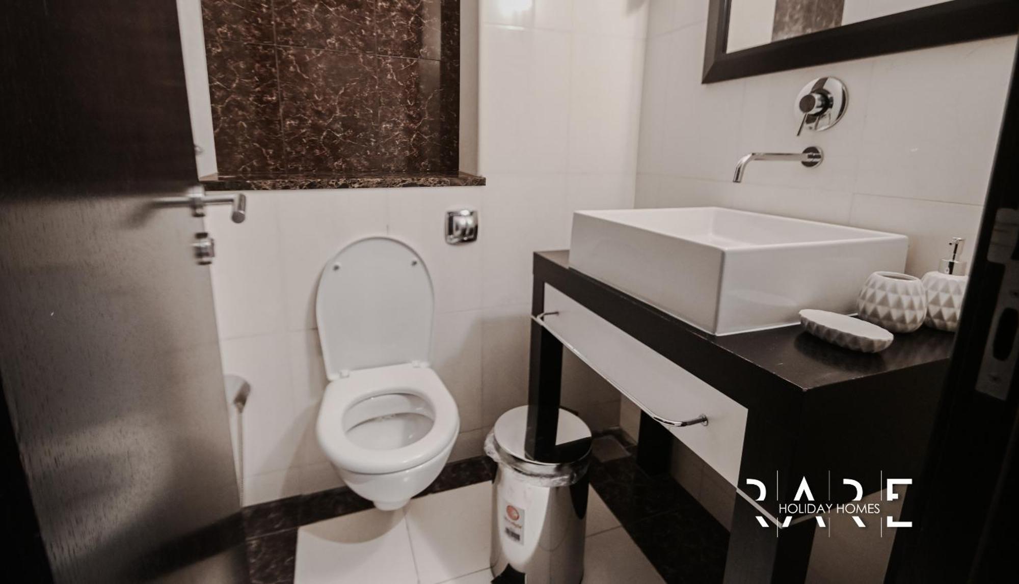 Green Lakes Tower: Jumeirah Lake Towers With Marina Views Apartment *