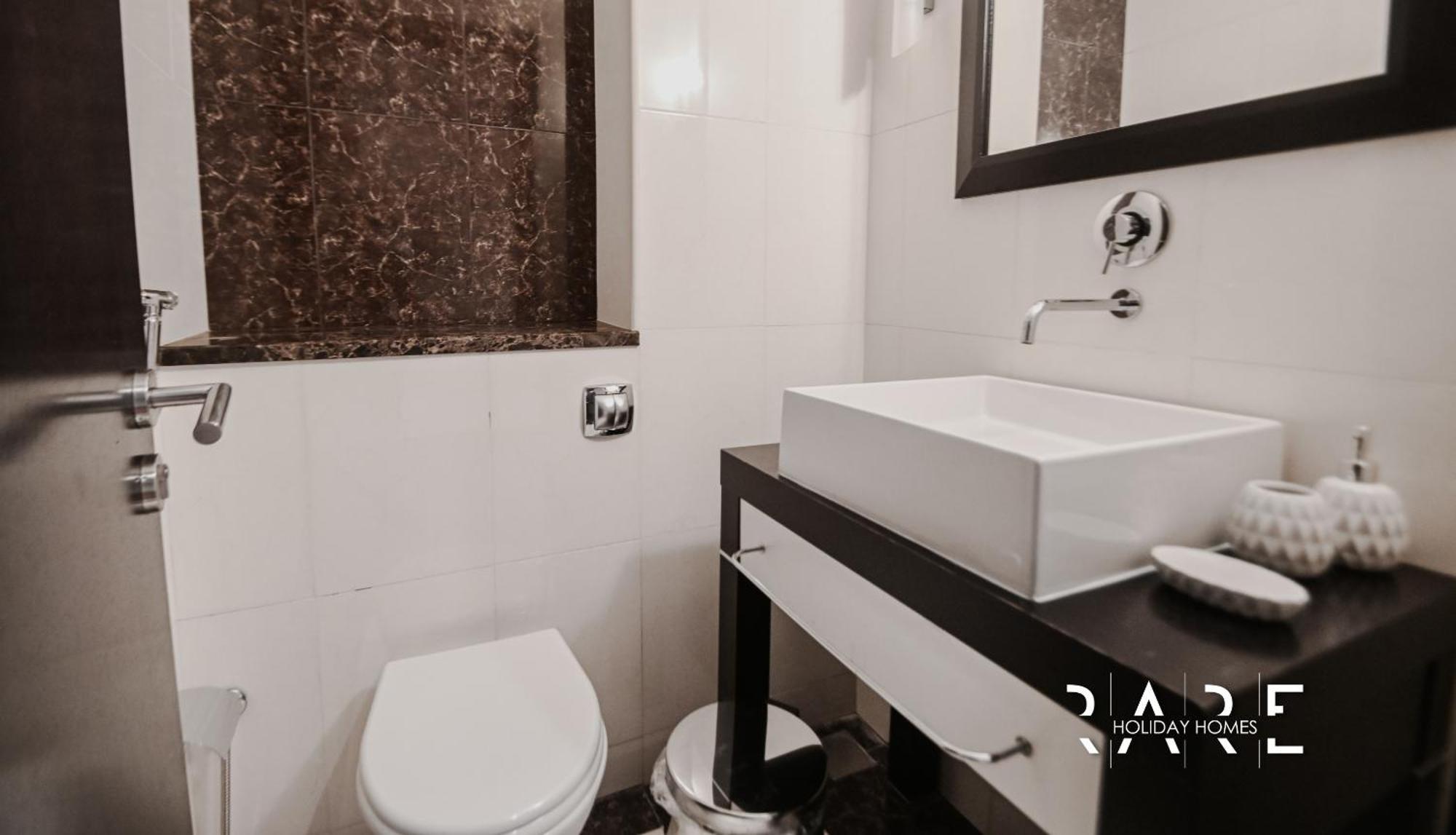 Green Lakes Tower: Jumeirah Lake Towers With Marina Views Apartment Dubai