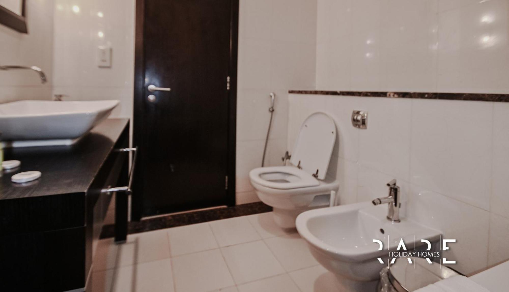 Green Lakes Tower: Jumeirah Lake Towers With Marina Views Apartment Dubai