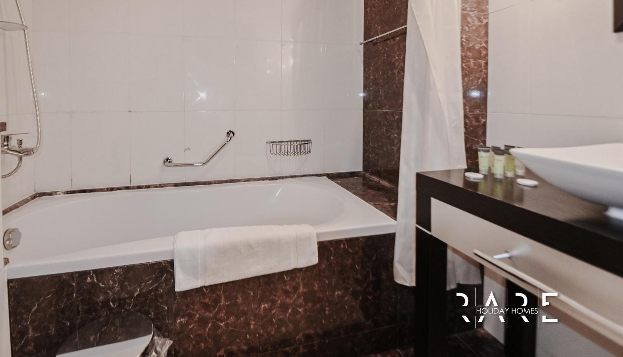 Apartment Green Lakes Tower: Jumeirah Lake Towers With Marina Views *