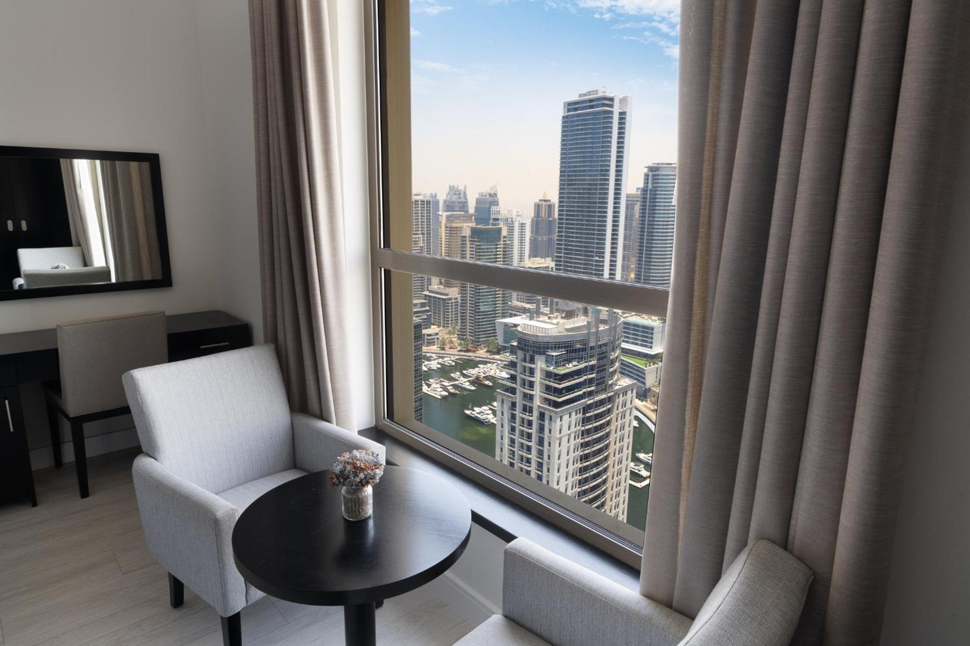 Stunning Marina View Luxury Apartment *