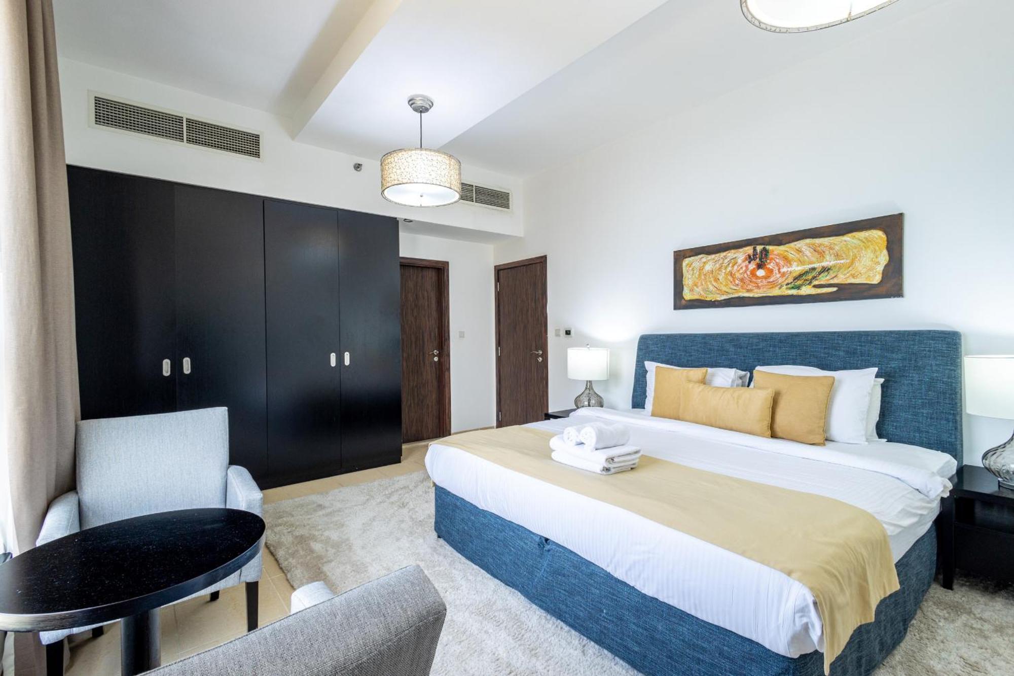 Stunning Marina View Luxury Apartment *