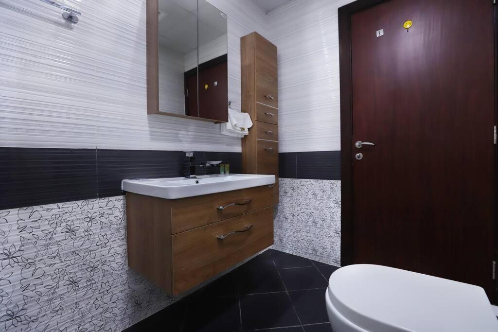 Brown Stone Homes Glamz Apartamento *