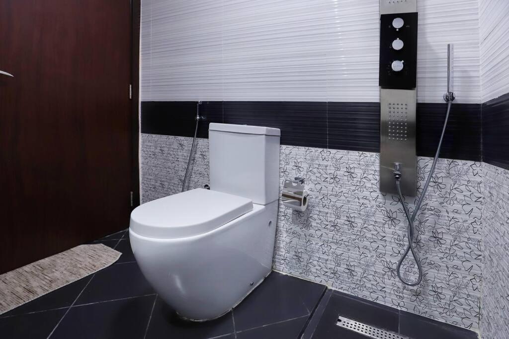 Brown Stone Homes Glamz Appartement
