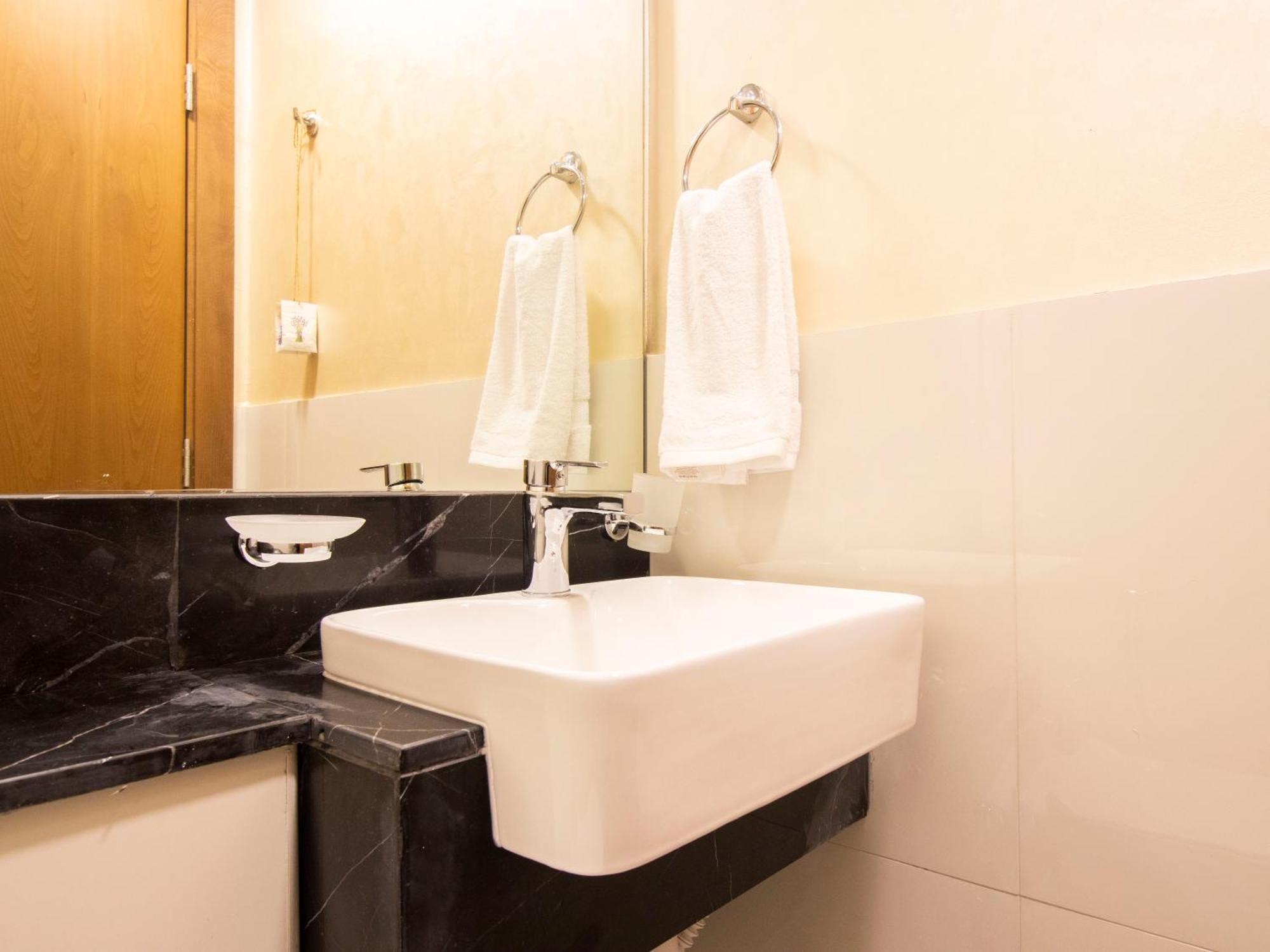 Elegant 2br Ensuite With Canal & Burj Khalifa View * Dubaï