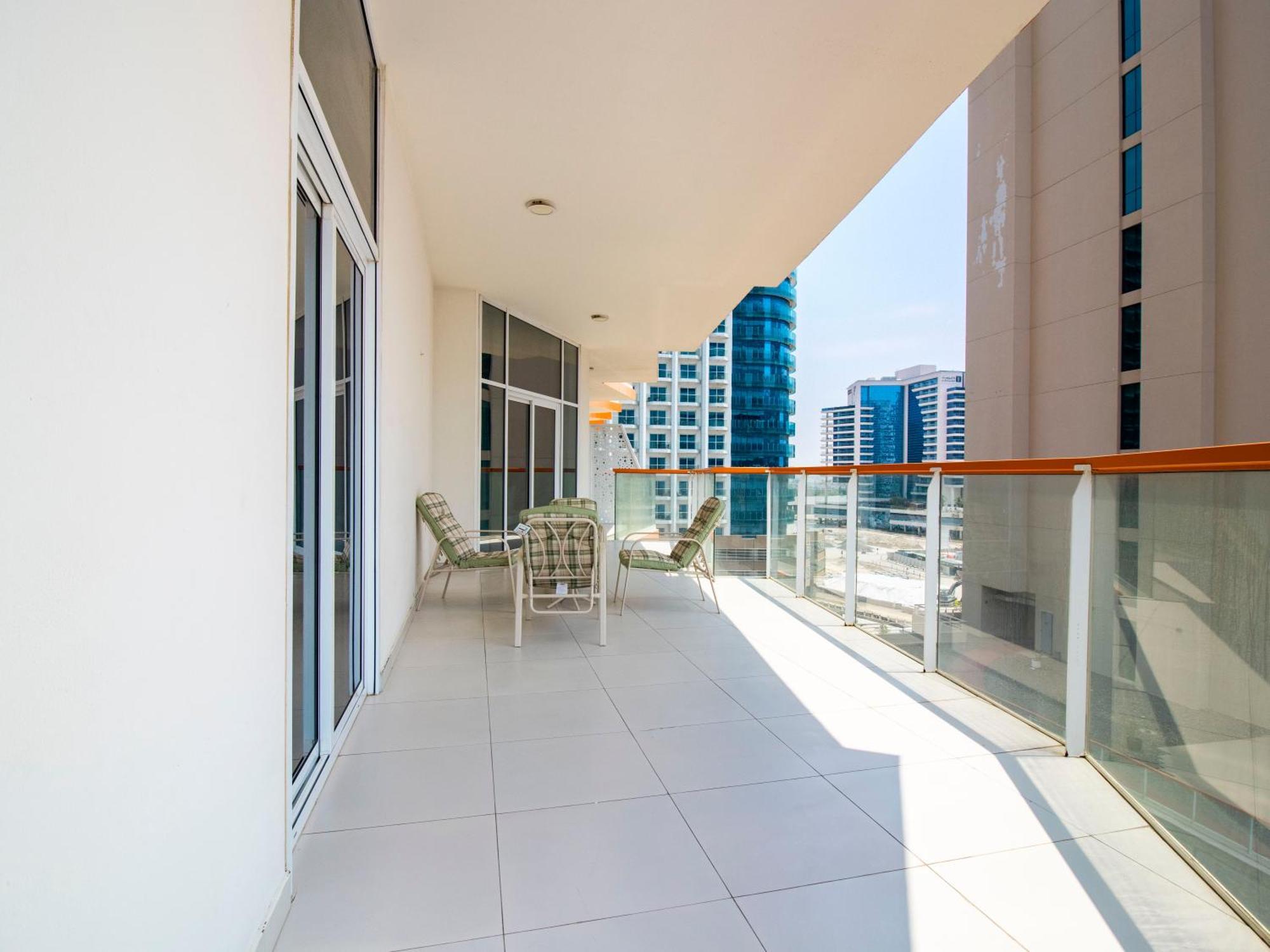 Elegant 2br Ensuite With Canal & Burj Khalifa View Appartement Dubaï