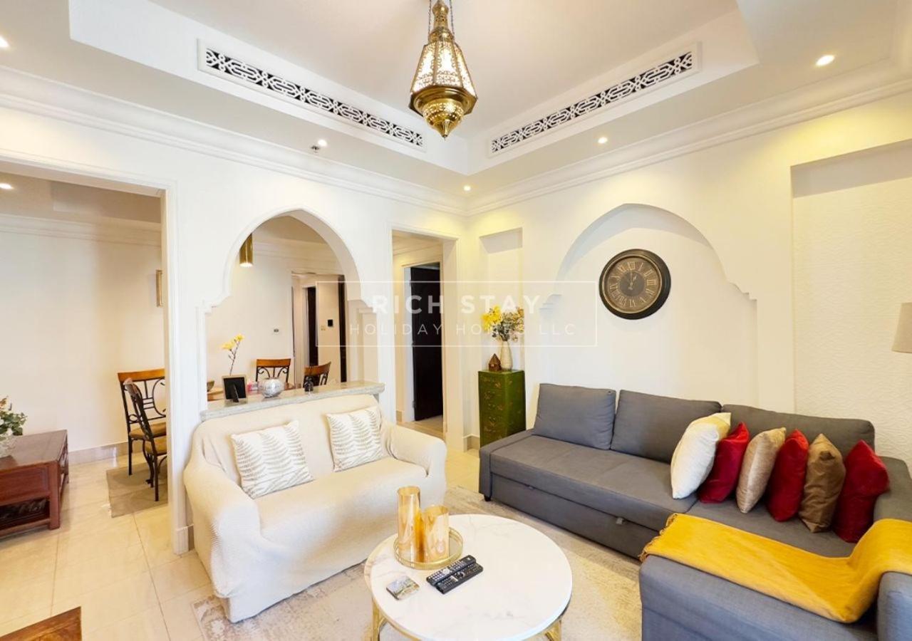Sensational 1br In Downtown Burj Khalifa Mall View Apartemen Dubai
