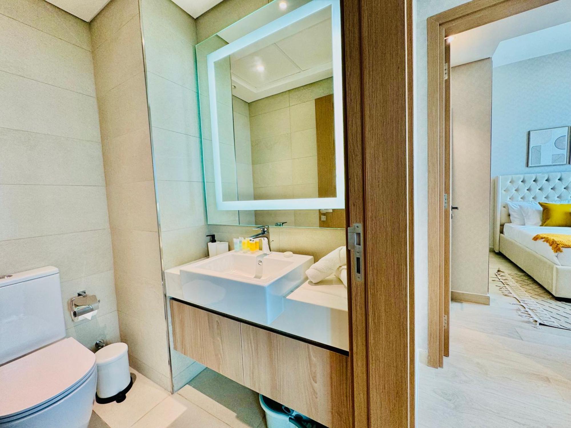 Apartemen Venduras - Skyline View Farhad Azizi Al Jaddaf