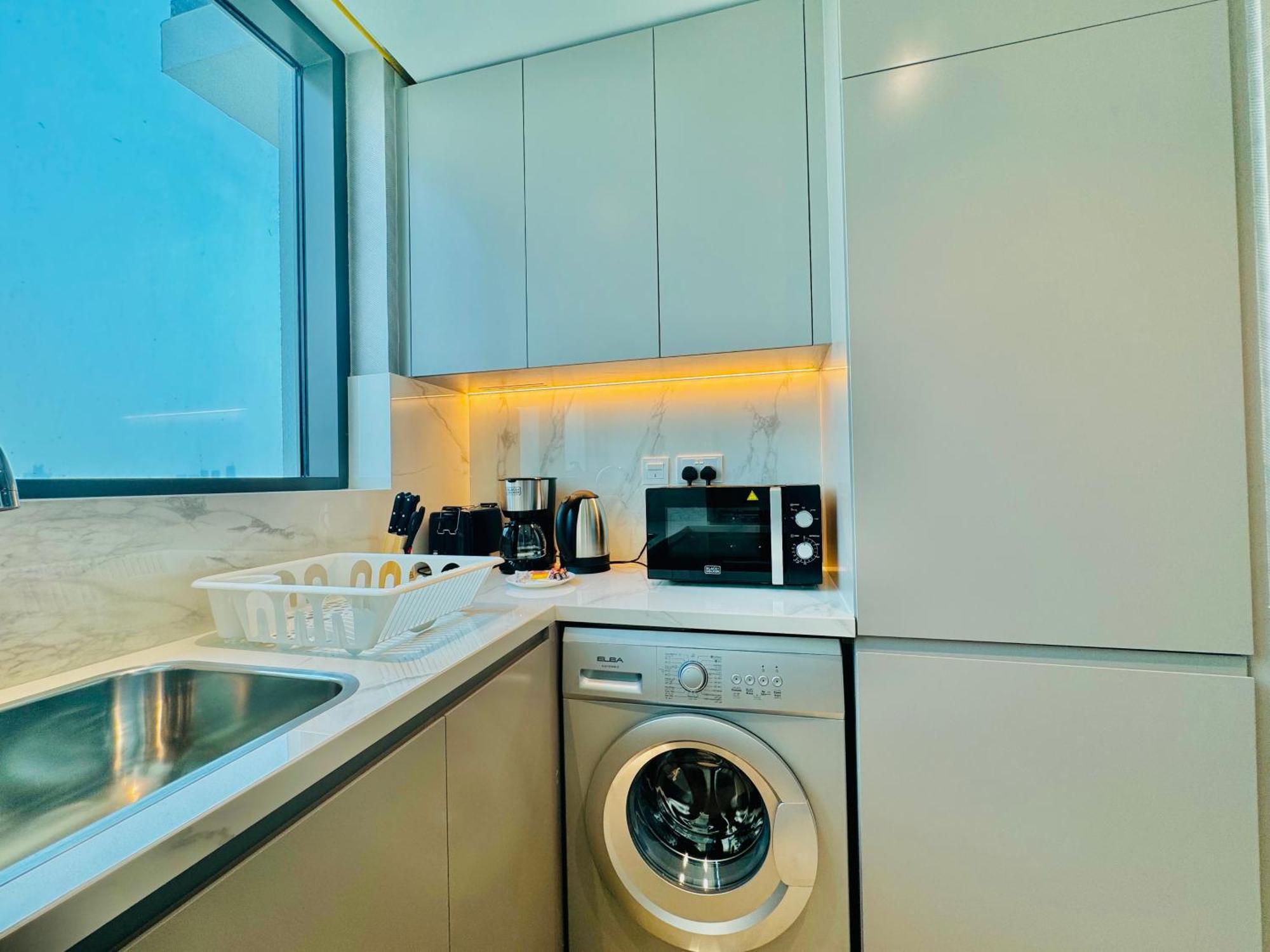 Venduras - Skyline View Farhad Azizi Al Jaddaf Apartemen Dubai