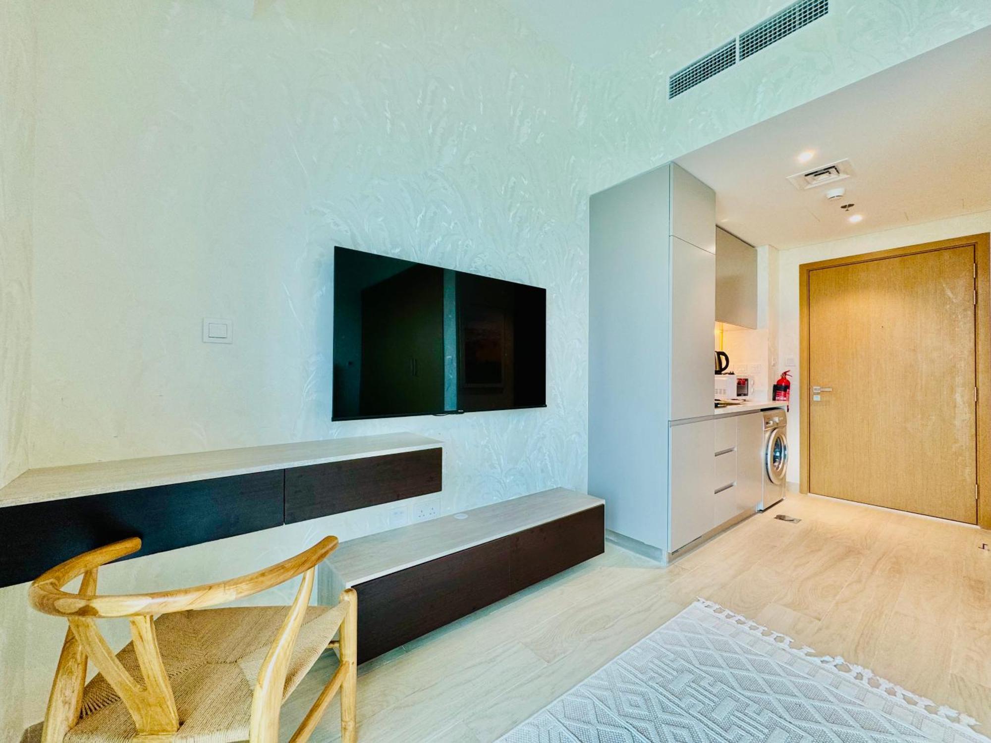 Venduras - Skyline View Farhad Azizi Al Jaddaf Apartemen Dubai