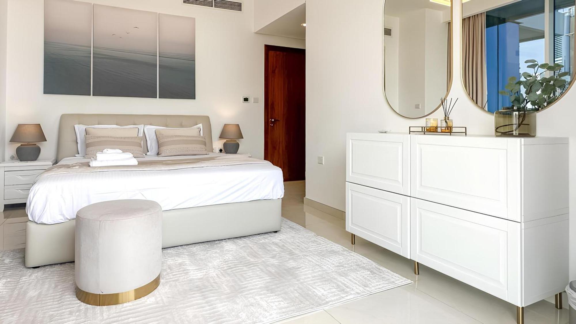 Apartment Spacious 2bdr Canal And Partial Burj Khalifa Views, Business Bay *