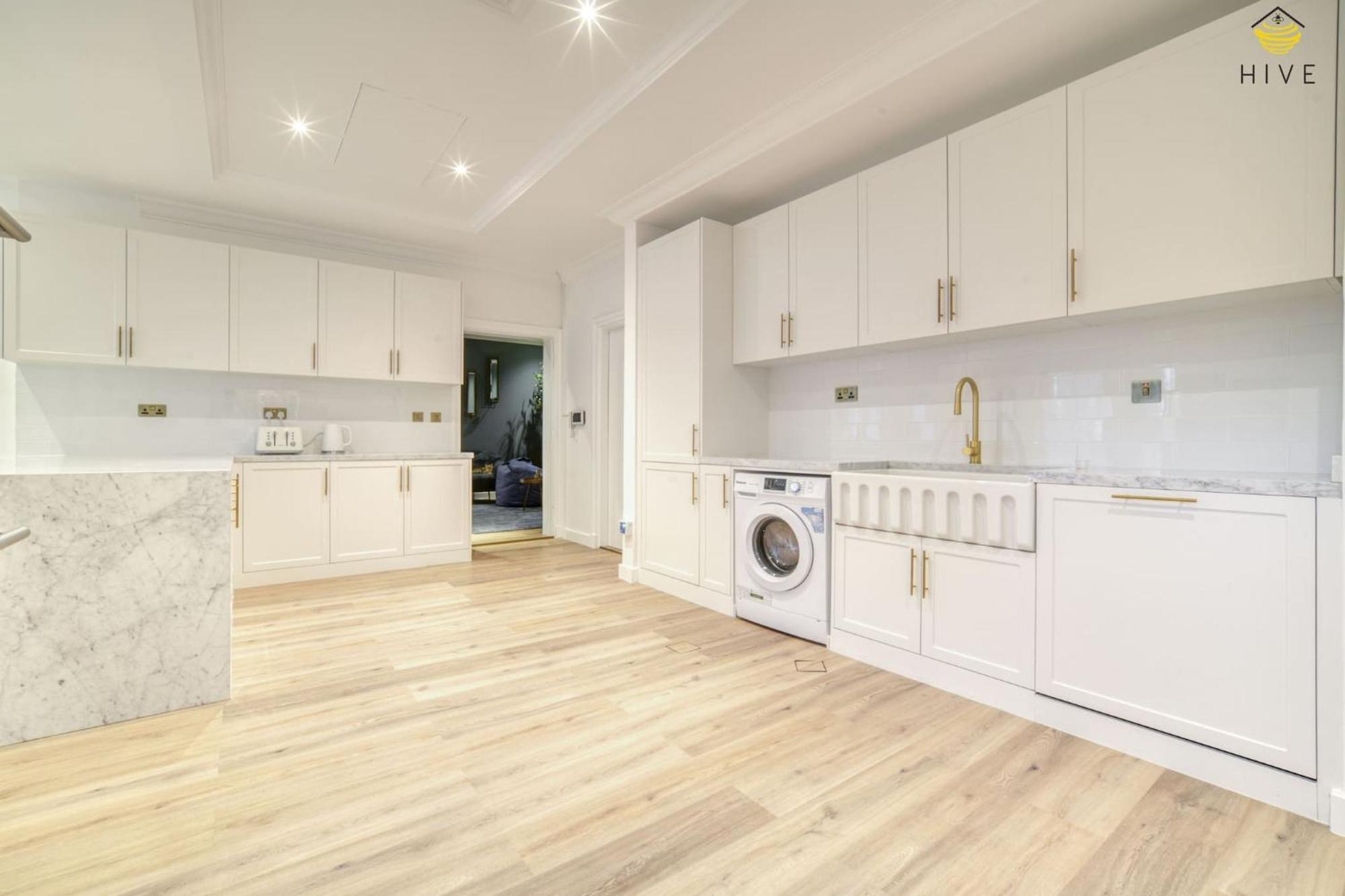 Stunning 4 Bed In Canal Cove Villa Dubaï