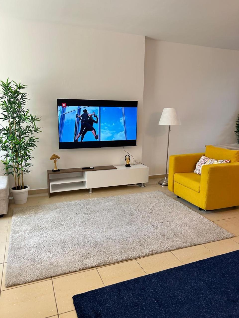 Prime Spacious With Vibrant Vibes In Jbr By Sweet Homes