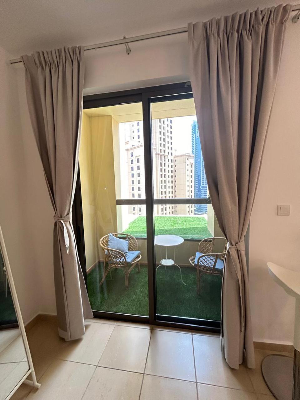 Appartement Prime Spacious With Vibrant Vibes In Jbr By Sweet Homes *