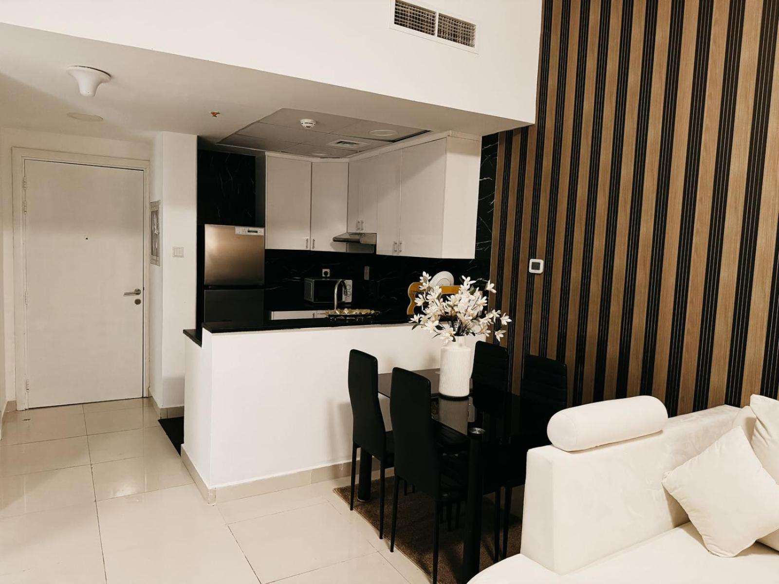 Ultra Luxurious 1 Bhk Marina 28th Floor - Escan Tower * Dubái