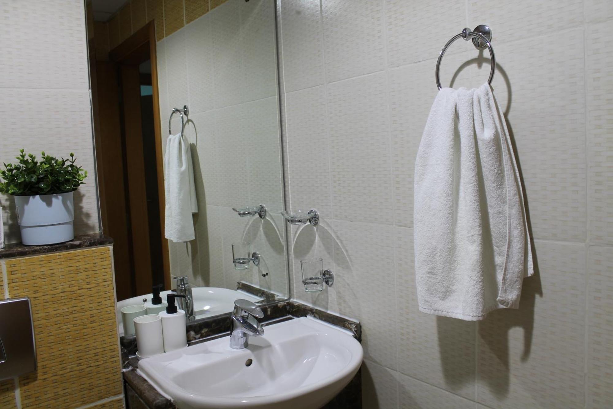 Bright And Beautiful One Bedroom Close To Metro And Apartamento Dubai