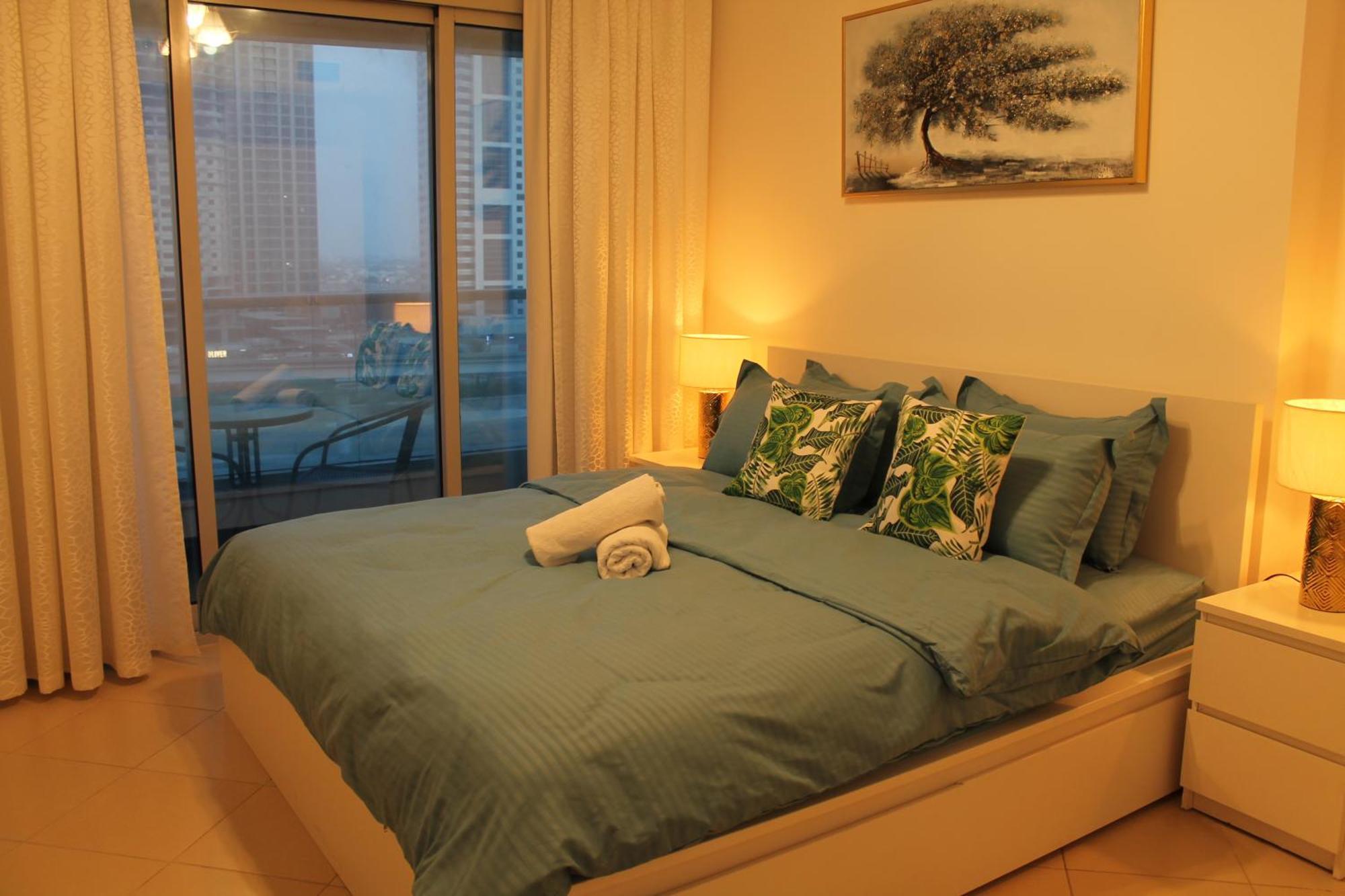 Bright And Beautiful One Bedroom Close To Metro And Apartamento