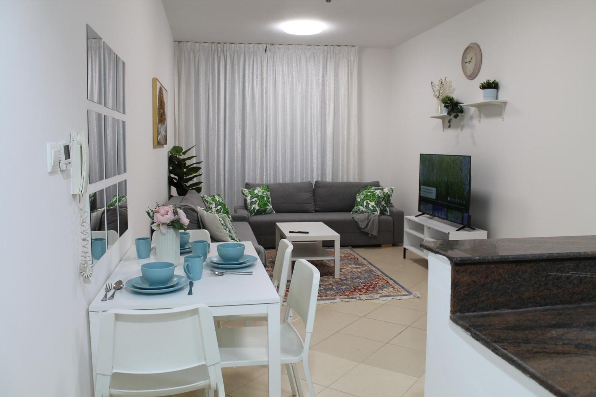 Bright And Beautiful One Bedroom Close To Metro And Apartamento