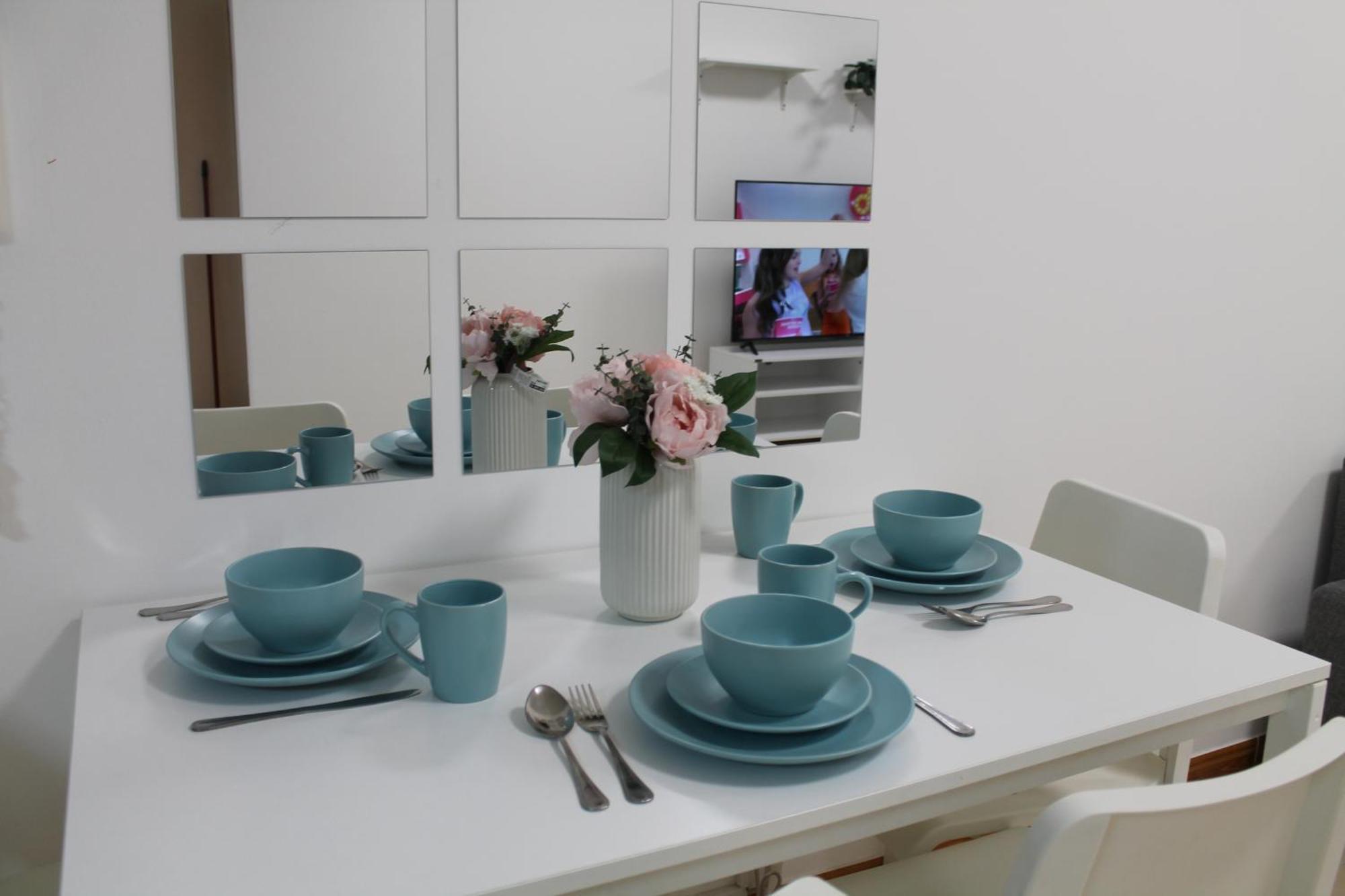 Bright And Beautiful One Bedroom Close To Metro And Apartamento