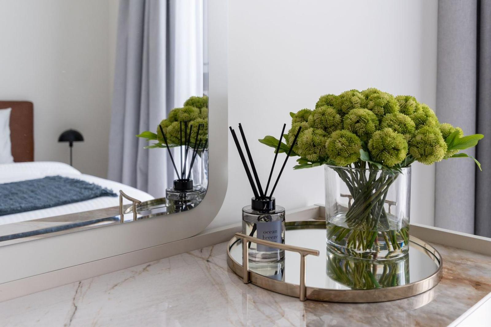 Luxury Escapes - Stylish 2br With Balcony In Burj Crown Downtown * Dubái