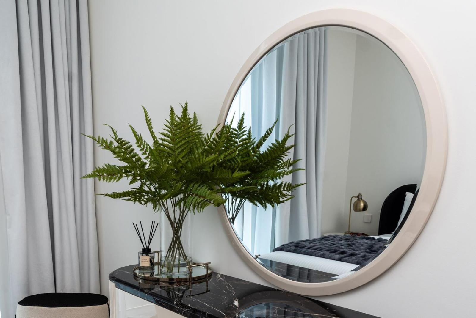 Luxury Escapes - Stylish 2br With Balcony In Burj Crown Downtown Apartamento Dubái