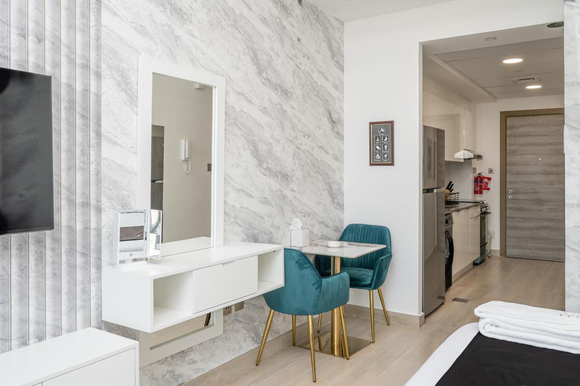 Escape24 Modern Bloom Tower Jumeirah Village Circle Jvc Apartamento Dubái