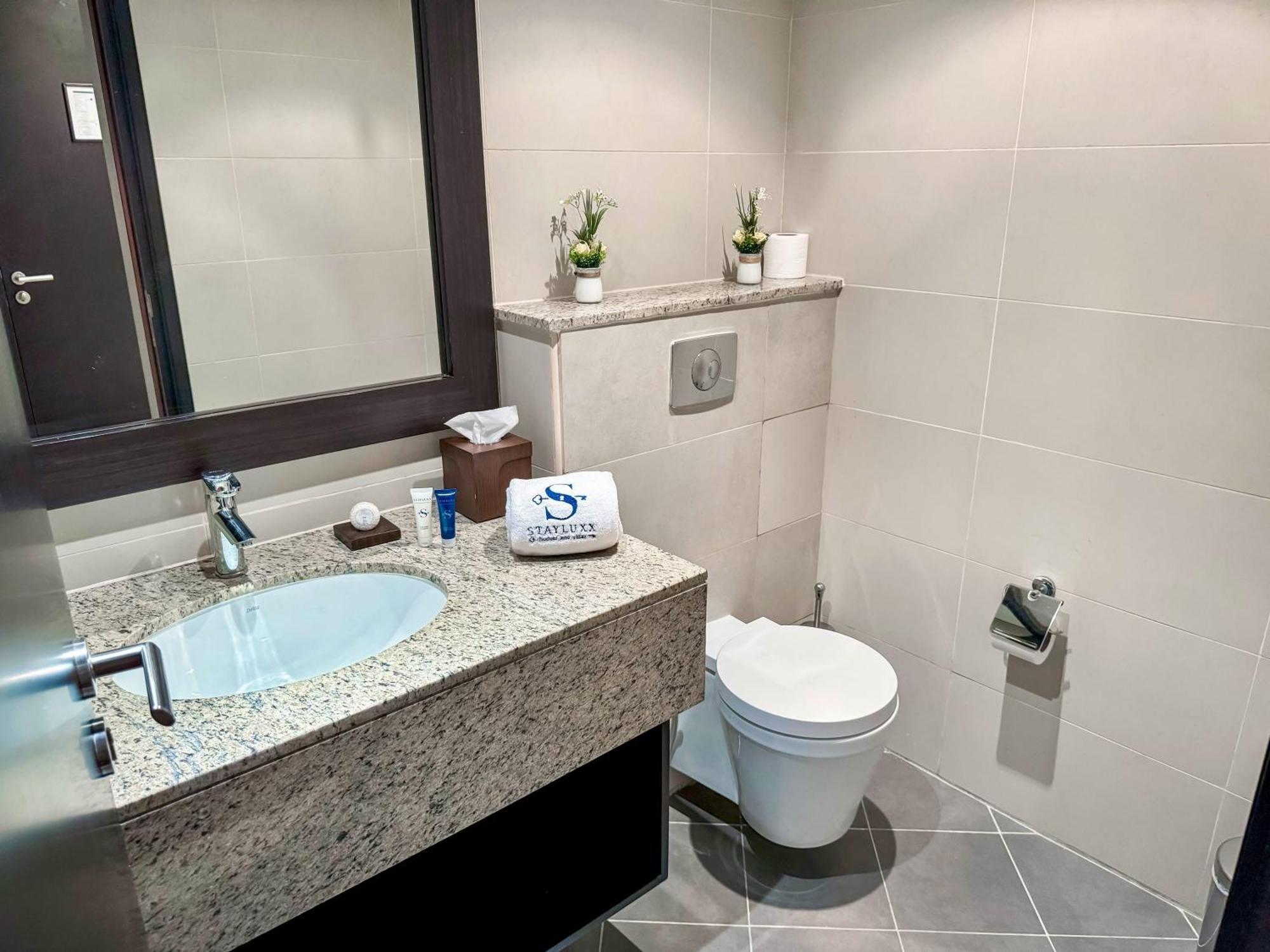 Sea View 1br In 5 Star - Palm Jumeirah *