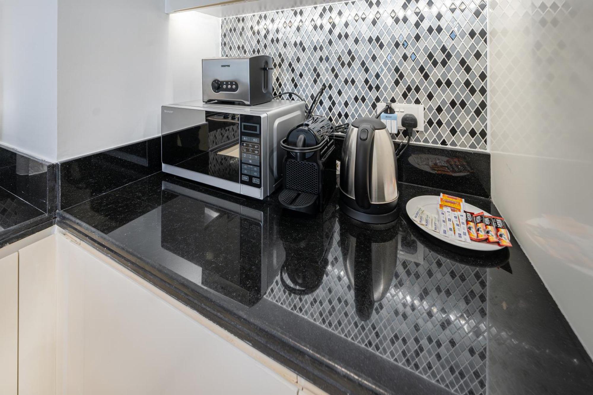 3 King Beds - 7mins To Mall - High Floor Sun Set And Sea View Dubaï