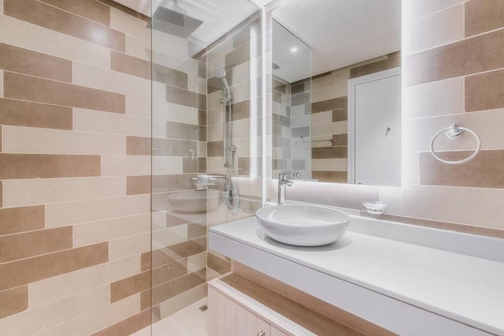 Seven & Apartments, The Palm Apartamento