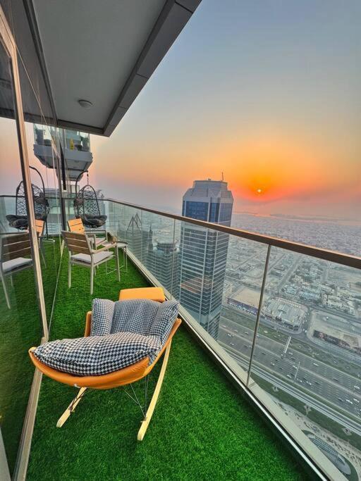 3 King Beds - 7mins To Mall - High Floor Sun Set And Sea View Appartement Dubaï