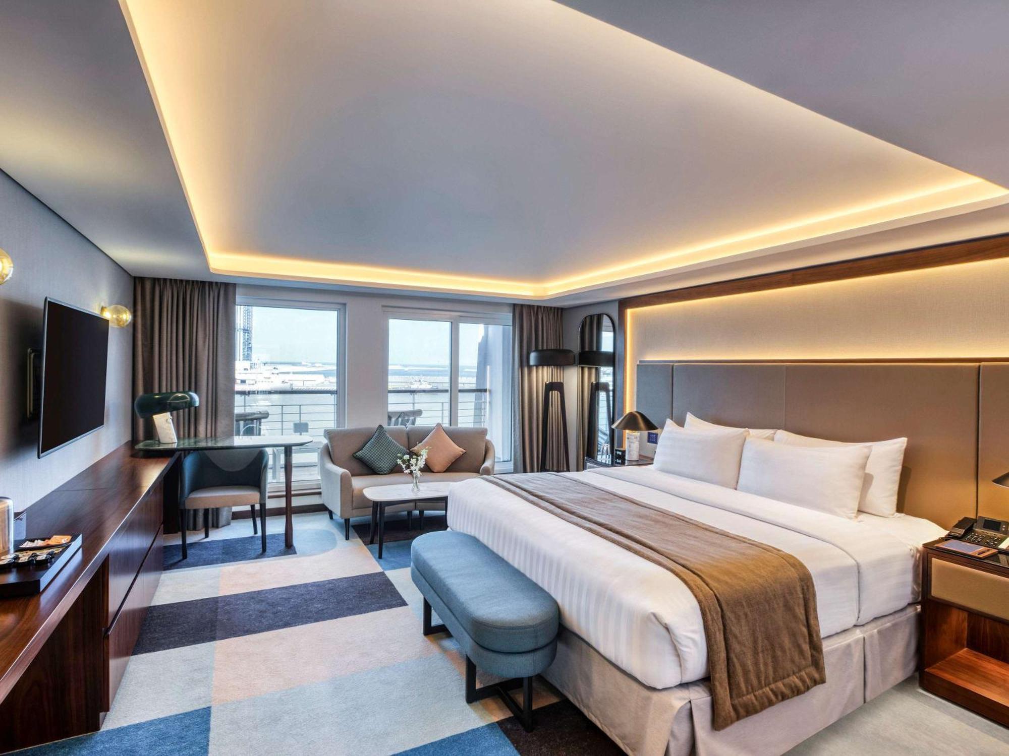 Queen Elizabeth 2 Hotel Dubai