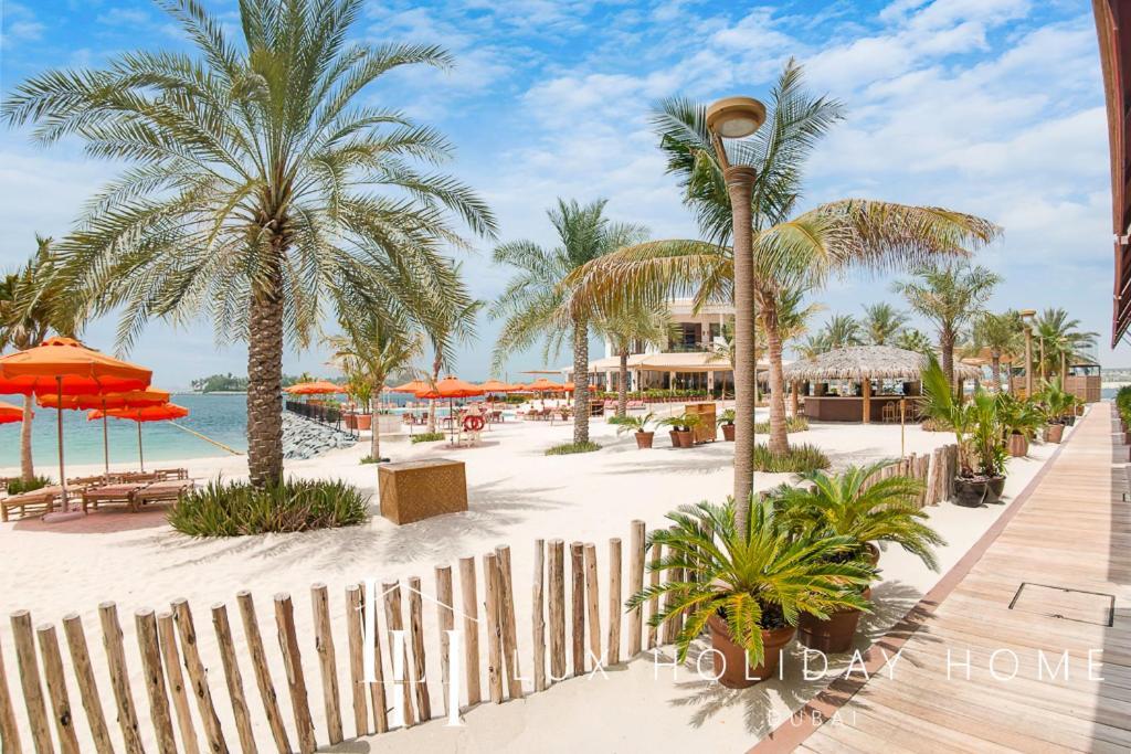 Lux - Opulent Island 4 *