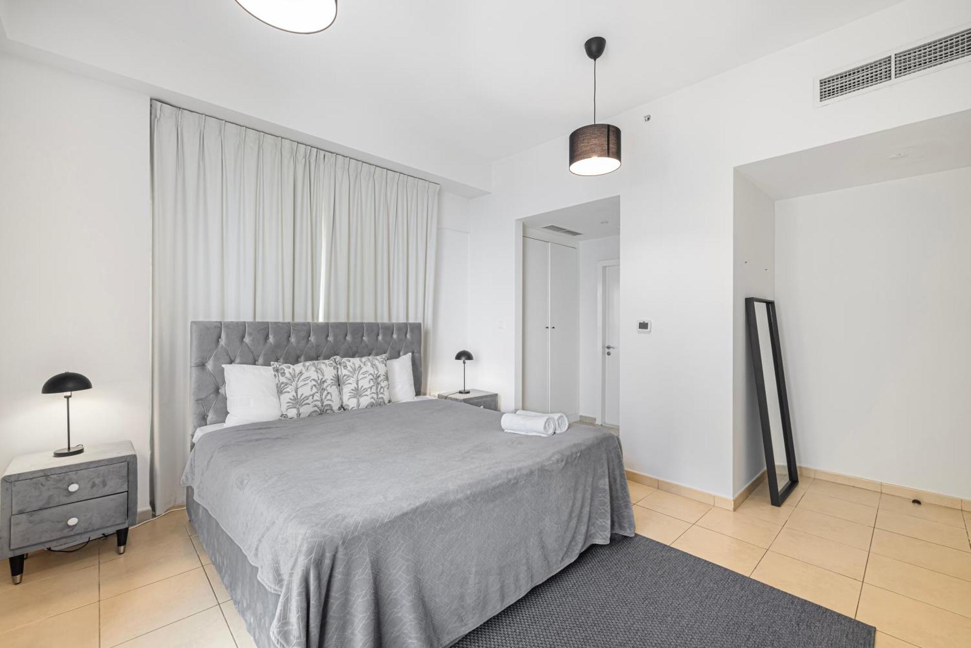 Seafront Newly Renovated 2br In Jbr Apartamento Dubai